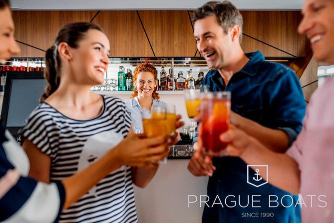 Prague Boats 3-hour Dinner Cruise - Live music and the question of where you sit
