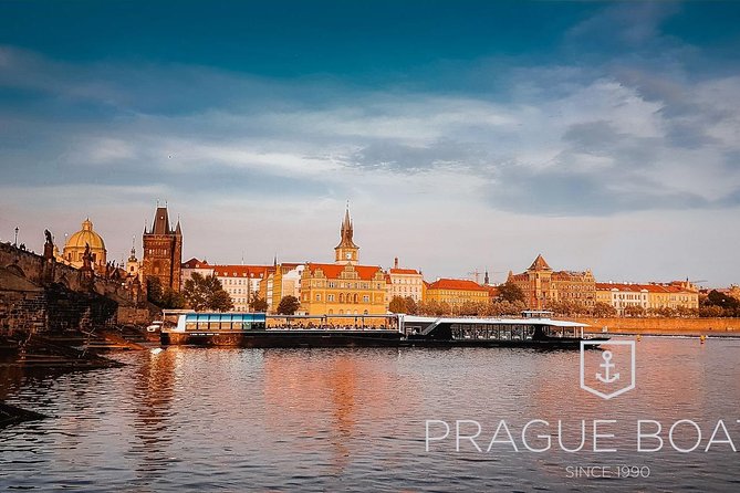 Prague Boats 3-hours Crystal Dinner Cruise - How the three hours usually feel