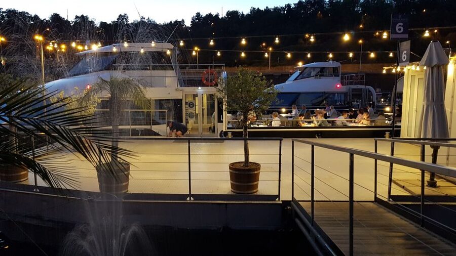 Prague: City Tour and Dinner Cruise with Hotel Pickup - A short city tour before the boat