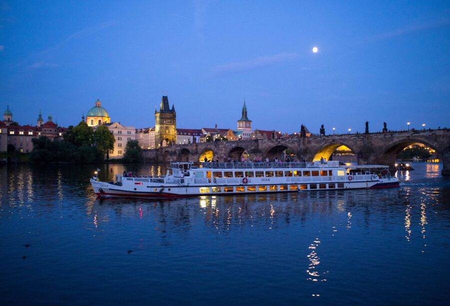 Prague: City Tour and Dinner Cruise with Hotel Pickup - Is the $109 price good value?