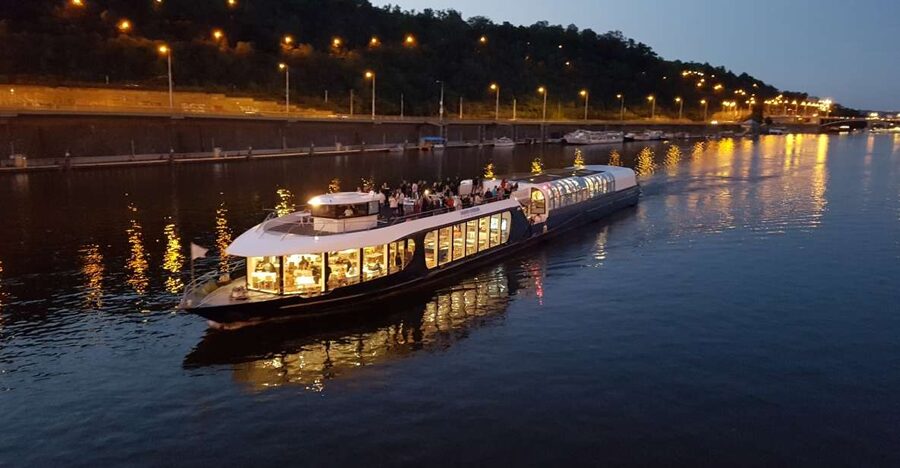 Prague: City Tour and Dinner Cruise with Hotel Pickup - Who will enjoy this Prague evening?