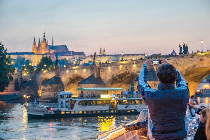 Prague: Sightseeing Boat Cruise with Buffet Dinner - Key Points Before You Book