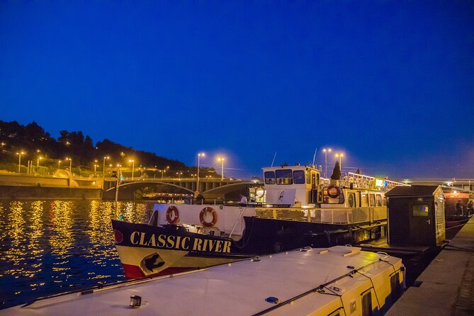 Prague: Sightseeing Boat Cruise with Buffet Dinner - A Three-Hour Evening on the Vltava