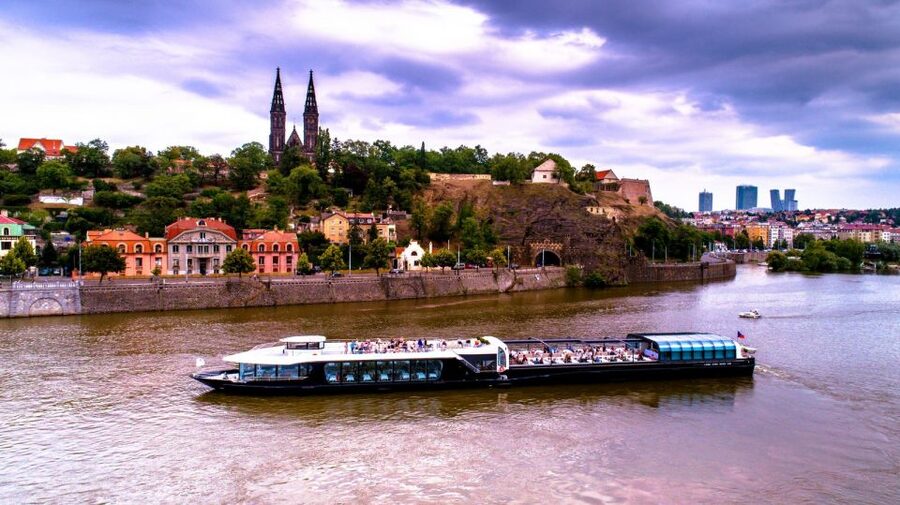 Prague: Sightseeing Dinner Cruise on Open-Top Glass Boat - Why this cruise works best at night