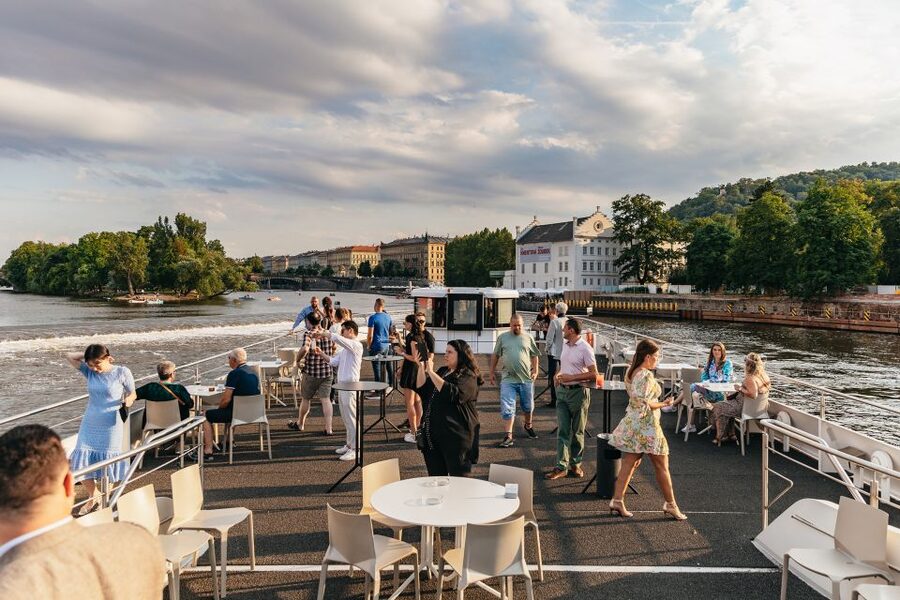 Prague: Sightseeing Dinner Cruise on Open-Top Glass Boat - Choosing your seat on the glass boat