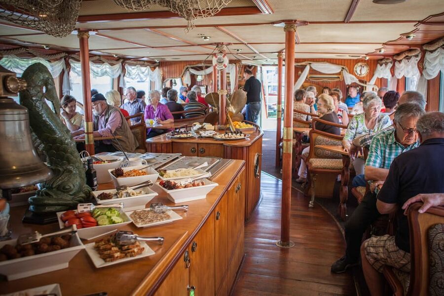 Prague: Vltava River Evening Dinner Cruise - What the evening atmosphere is really like