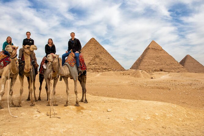 Private Day Tour to Giza Pyramids, Sphinx & Saqqara + Luxury Nile Dinner Cruise - Seeing all three pyramids at Giza