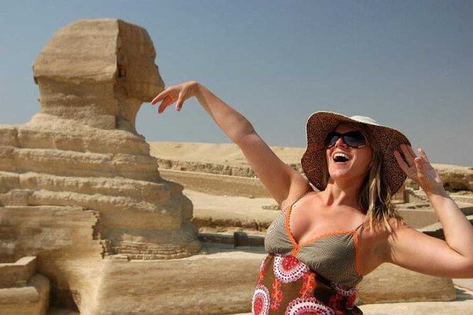 Private Day Tour to Giza Pyramids, Sphinx & Saqqara + Luxury Nile Dinner Cruise - Lunch between the monuments