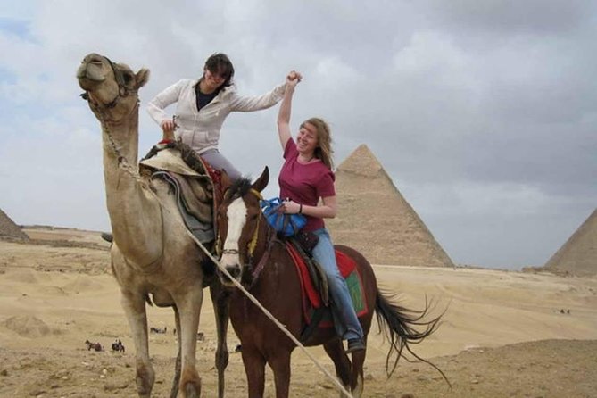 Private Guided Day Tour: Giza Pyramids, Egyptian Museum and Nile Dinner Cruise - Moving Between Cairo’s Major Sights