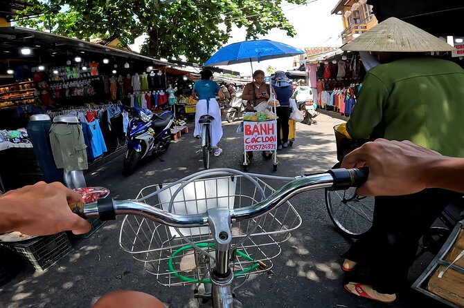 Private Hoi An Bike, Thu Bon River Cruise & Dinner Experience - Cruising the Thu Bon River as the light changes