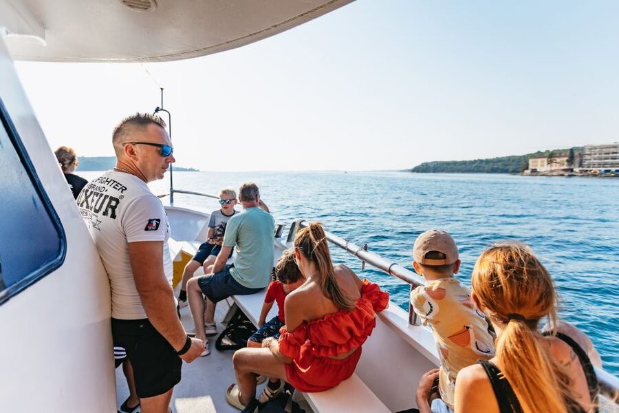 Pula: Dolphin&Sunset Cruise in Brijuni with Dinner&Drinks - Comfort, access, and the small practical catches