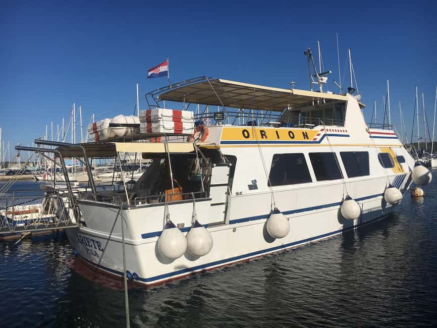 Pula: Dolphin Watching Sunset Cruise with Dinner & Drinks - Dinner choices that keep the evening easy