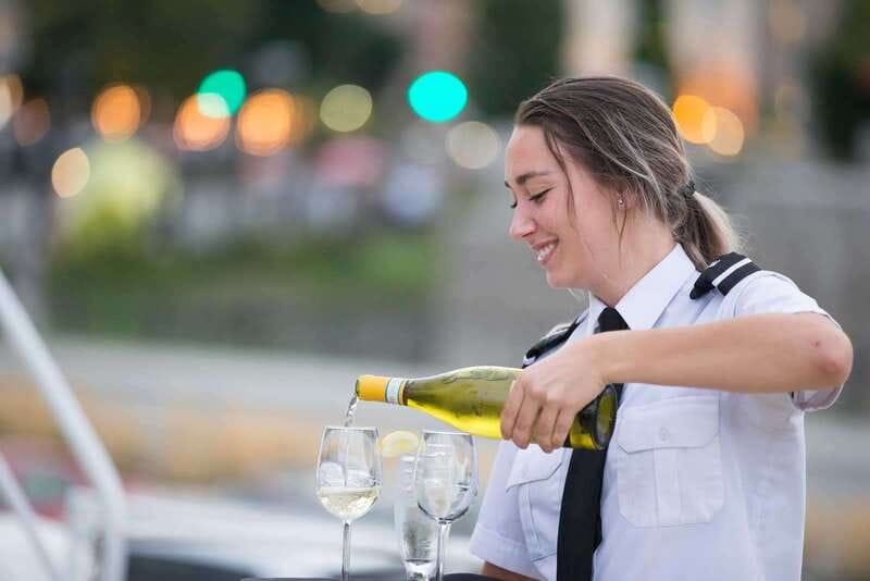 Québec City: 3 or 5-Course Dinner Cruise with DJ & Dancing - Baie de Beauport and Île d’Orléans