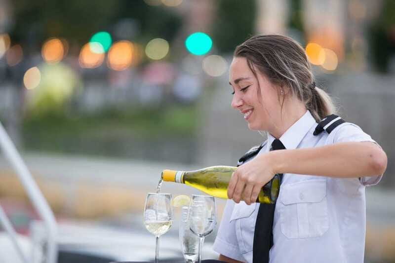 Québec City: 3 or 5-Course Dinner Cruise with DJ & Dancing - What the 3 or 5-course meal is like