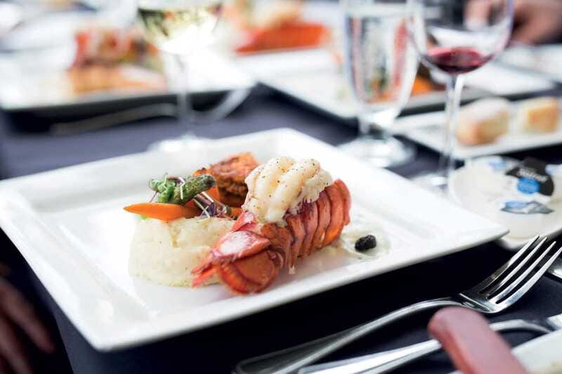Québec City: 3 or 5-Course Dinner Cruise with DJ & Dancing - Who should book this Québec City evening?