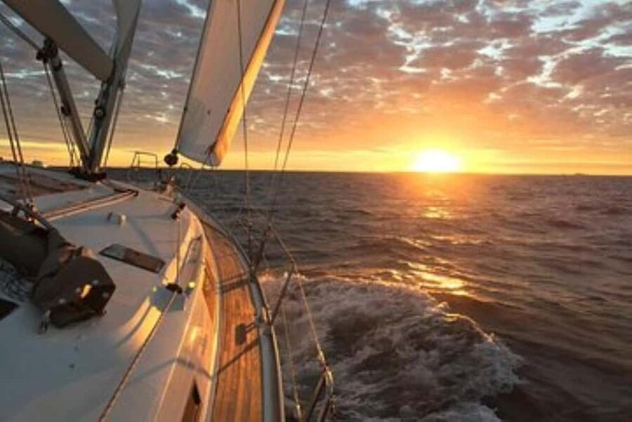 Rethymno: Luxury Sunset Cruise with Dinner and Drinks - The sunset return to Rethymno