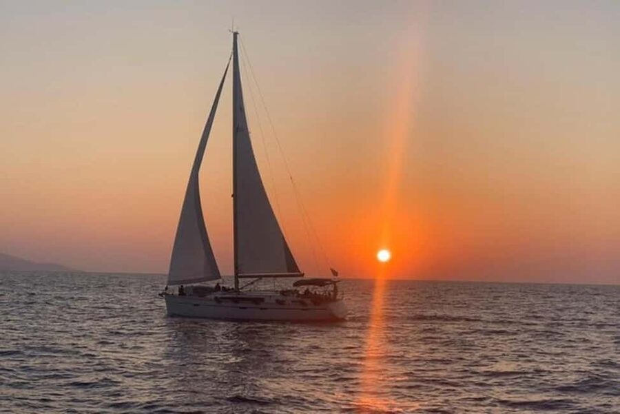 Rethymno: Luxury Sunset Cruise with Dinner and Drinks - Who should book this cruise?