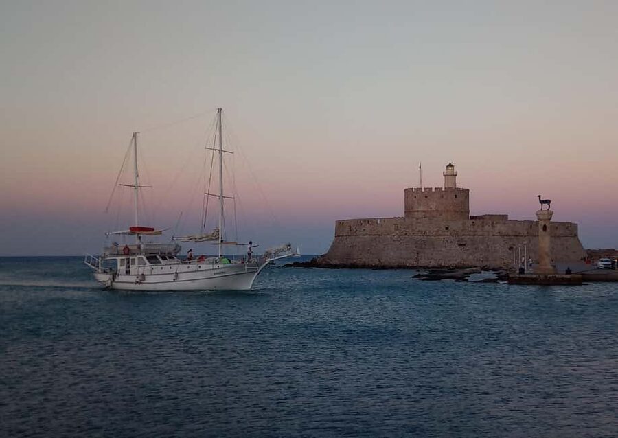 Rhodes: Sunset Cruise with Open Bar, Dinner, & Live Music - What three hours feels like on this cruise