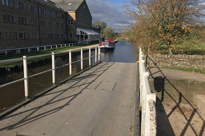 Roast Dinner Cruise - Starting beside Skipton’s old canal warehouse