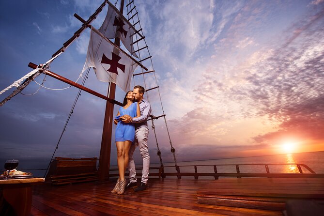 Romantic Sunset Dinner Cruise in Cancun with Open Bar - Sunset, photos, and the romantic high point