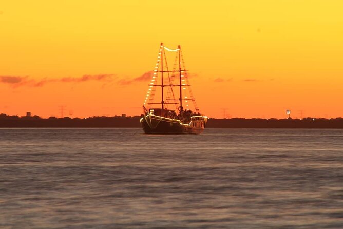 Romantic Sunset Dinner Cruise in Cancun with Open Bar - Who should book this Cancun dinner cruise?