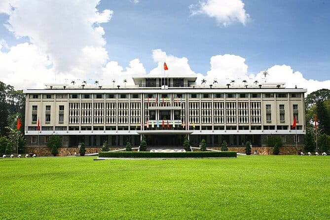 Sai Gon City Tour and Dinner On Cruise Half Day - Notre Dame Cathedral and the Central Post Office