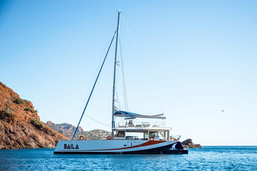 Saint-Raphaël : Sunset & Dinner Cruise to the Golden Island - Leaving Saint-Raphaël’s Old Port at twilight