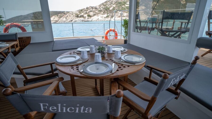 Saint-Raphaël : Sunset & Dinner Cruise to the Golden Island - The Estérel coast in its best evening light