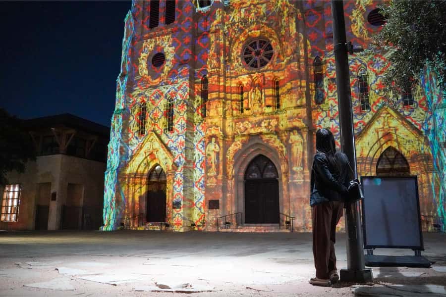 San Antonio Premium Night Driving Tour with Dinner & Cruise - Who should book this San Antonio night tour?