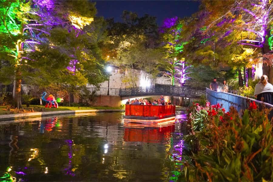 San Antonio Premium Night Driving Tour with Dinner & Cruise - Should you book it?
