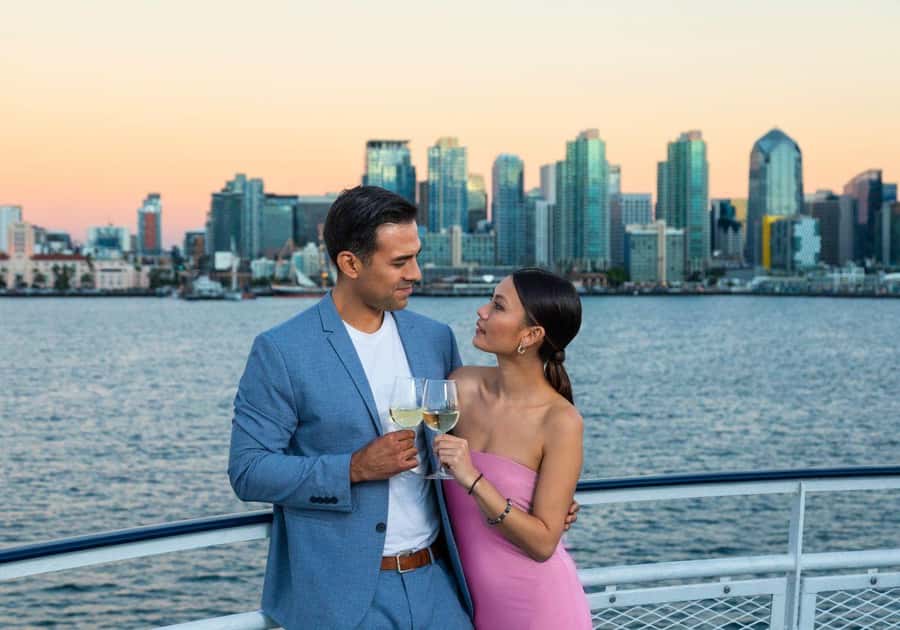San Diego: Buffet Dinner Cruise with Drinks - A San Diego evening built around the bay