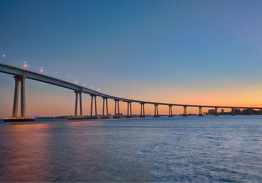 San Diego: Buffet Dinner Cruise with Drinks - Music and the holiday mood