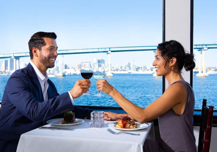 San Diego: Buffet Dinner Cruise with Drinks - Boarding and settling in