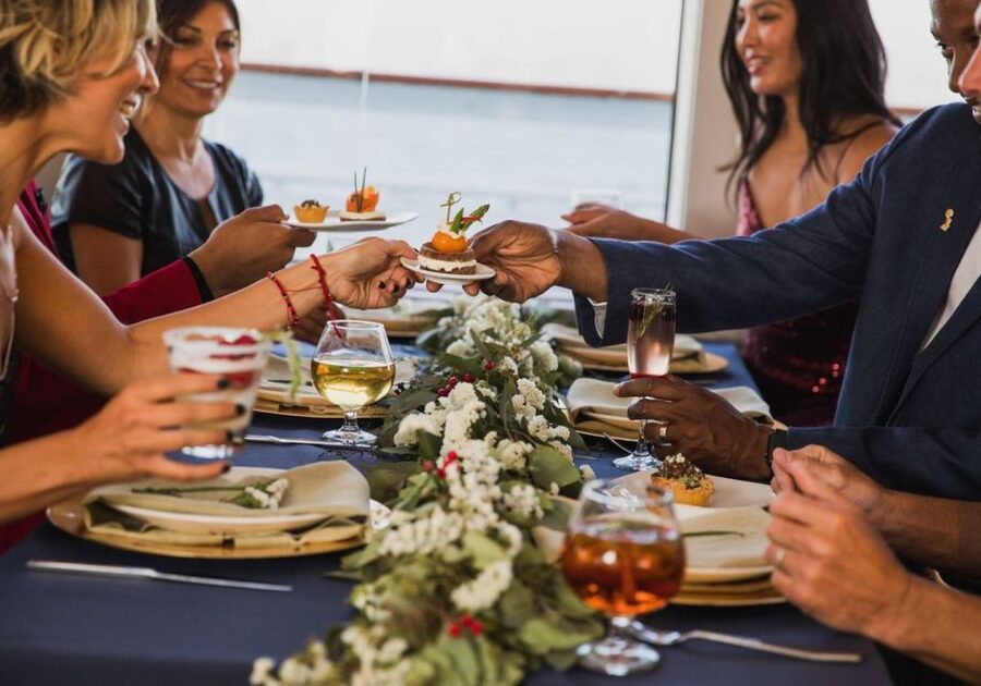 San Diego: Christmas Day Buffet Brunch or Dinner Cruise - Who will enjoy this cruise most?