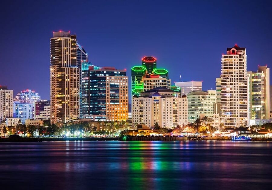 San Diego: New Year's Eve Early Buffet Dinner Cruise - FAQ