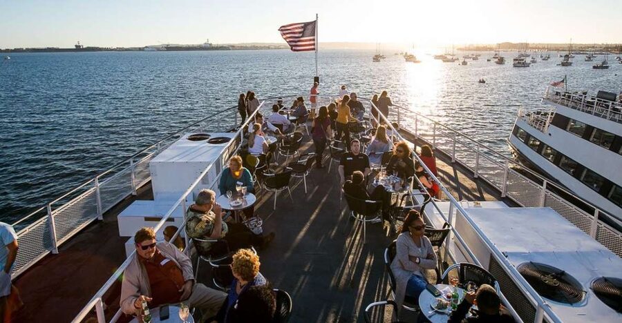 San Diego: New Year's Eve Gourmet Brunch or Dinner Cruise - Drinks, music, and the mood on board