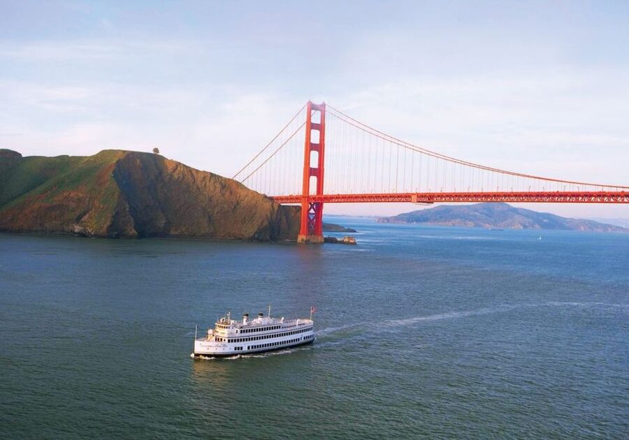 San Francisco: Christmas Day Buffet Brunch or Dinner Cruise - Live music and the holiday mood