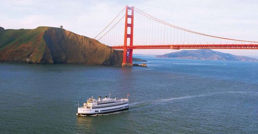San Francisco: Christmas Day Buffet Brunch or Dinner Cruise - Brunch or dinner: which should you choose?