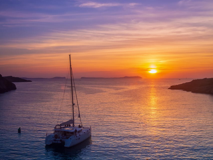 Santorini: Luxury Sunset Cruise with Dinner, BBQ, and Drinks - Key points to know before booking