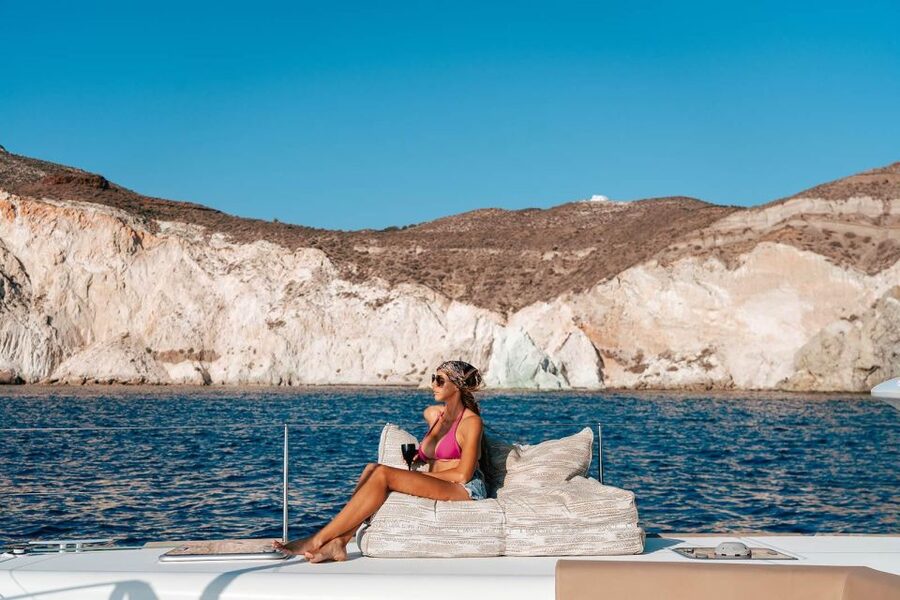 Santorini: Sunset Sailing Cruise, with Dinner and Drinks - Getting to Vlychada Port without the usual hassle