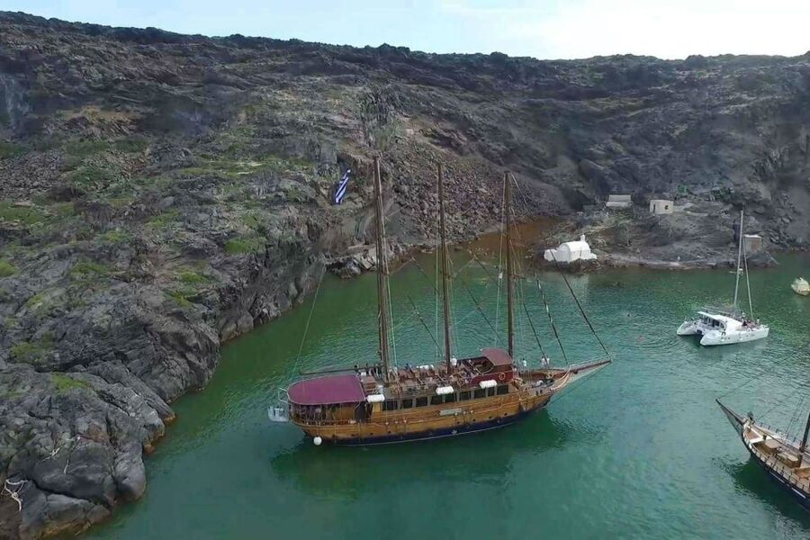 Santorini: Volcanic Sunset Cruise with Dinner - Key points to know before booking