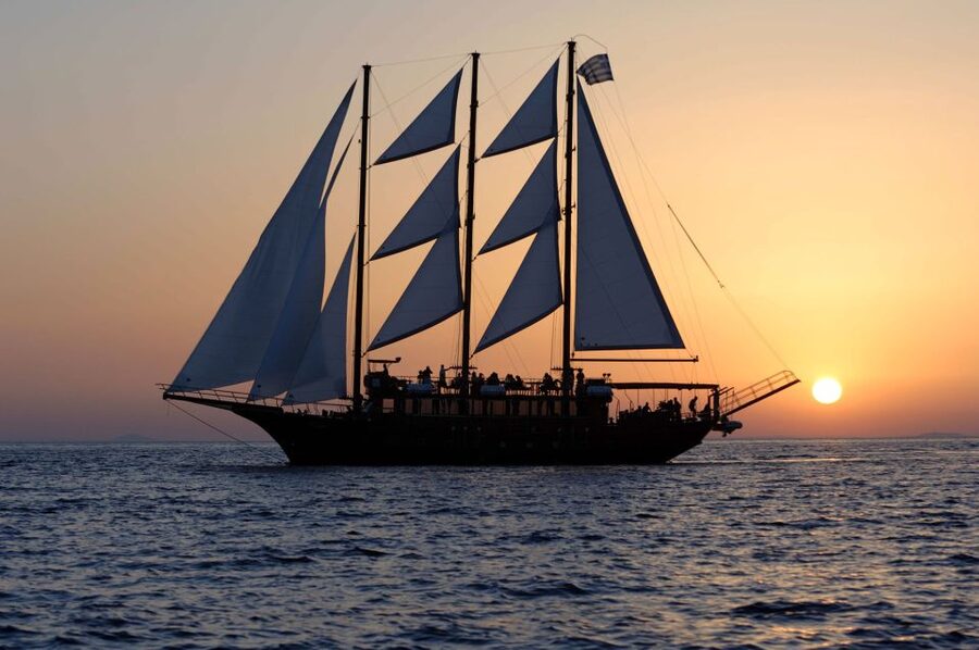 Santorini: Volcanic Sunset Cruise with Dinner - Swimming in the sulfur hot springs