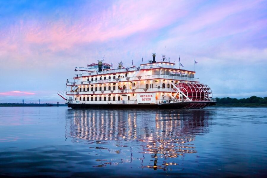 Savannah: Buffet Dinner Cruise with Live Entertainment - Service and special occasions