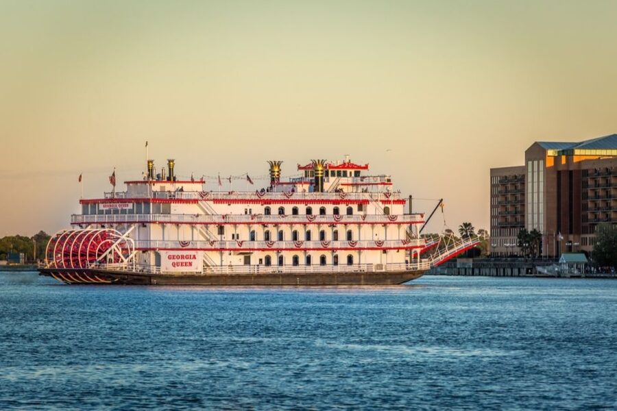 Savannah: Buffet Dinner Cruise with Live Entertainment - Who should book this Savannah dinner cruise?