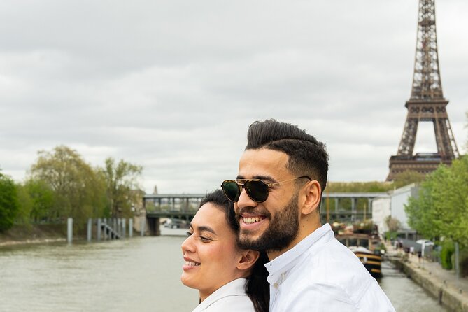 Seine River Dinner Cruise with Live Singer by VIP Yacht de Paris - What the VIP Yacht de Paris evening is really like