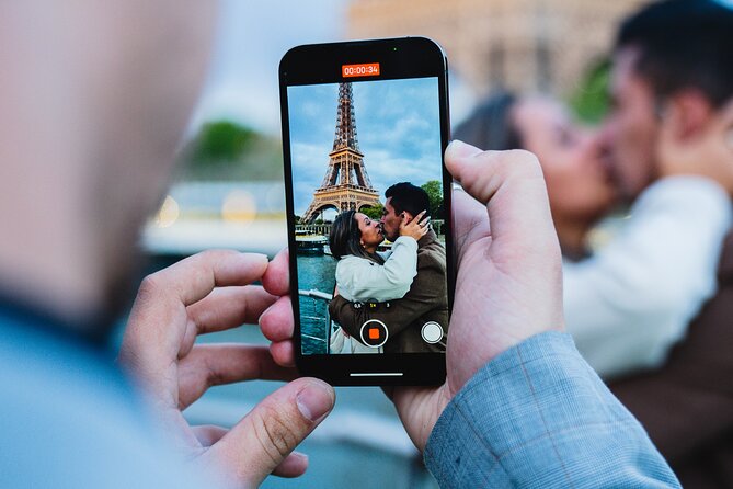 Seine River Dinner Cruise with Live Singer by VIP Yacht de Paris - The Seine sights, one by one