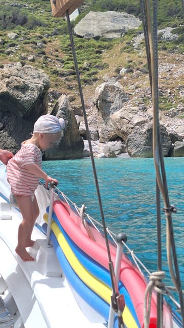 Skiathos: Boat Cruise with Dinner & Sunset Viewing - Panteleimonas, Agia Eleni, and Banana at sunset