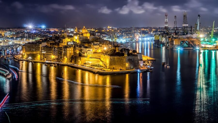 Sliema: Fireworks Festival Cruise with Dinner and Transfers - The biggest strength: a clear view without a street crowd