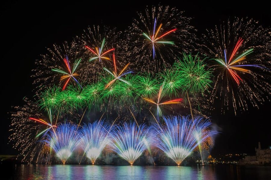 Sliema: Fireworks Festival Cruise with Dinner and Transfers - Who will enjoy this four-hour evening