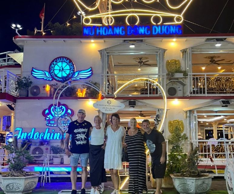 Small Dinner on Cruise in Saigon River - A simple 18:00 start in District 1